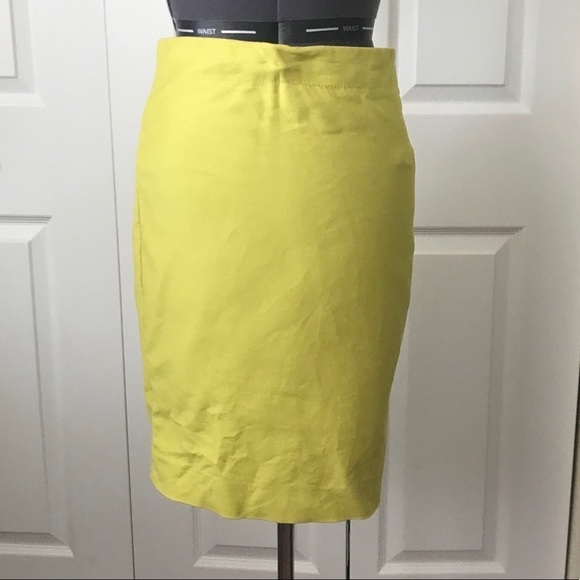 J.Crew Chartreuse No 2 Pencil Skirt, Size 2 🔴CLEARANCE🔴 - Picture 1 of 3